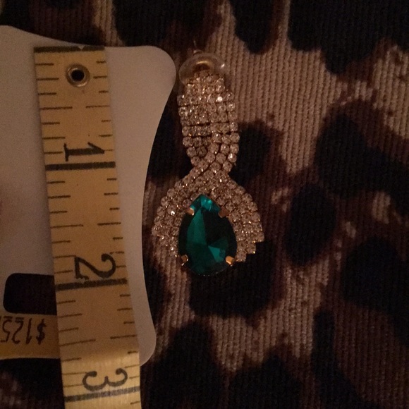 🐣EMERALD GREEN EARRINGS - Picture 4 of 5